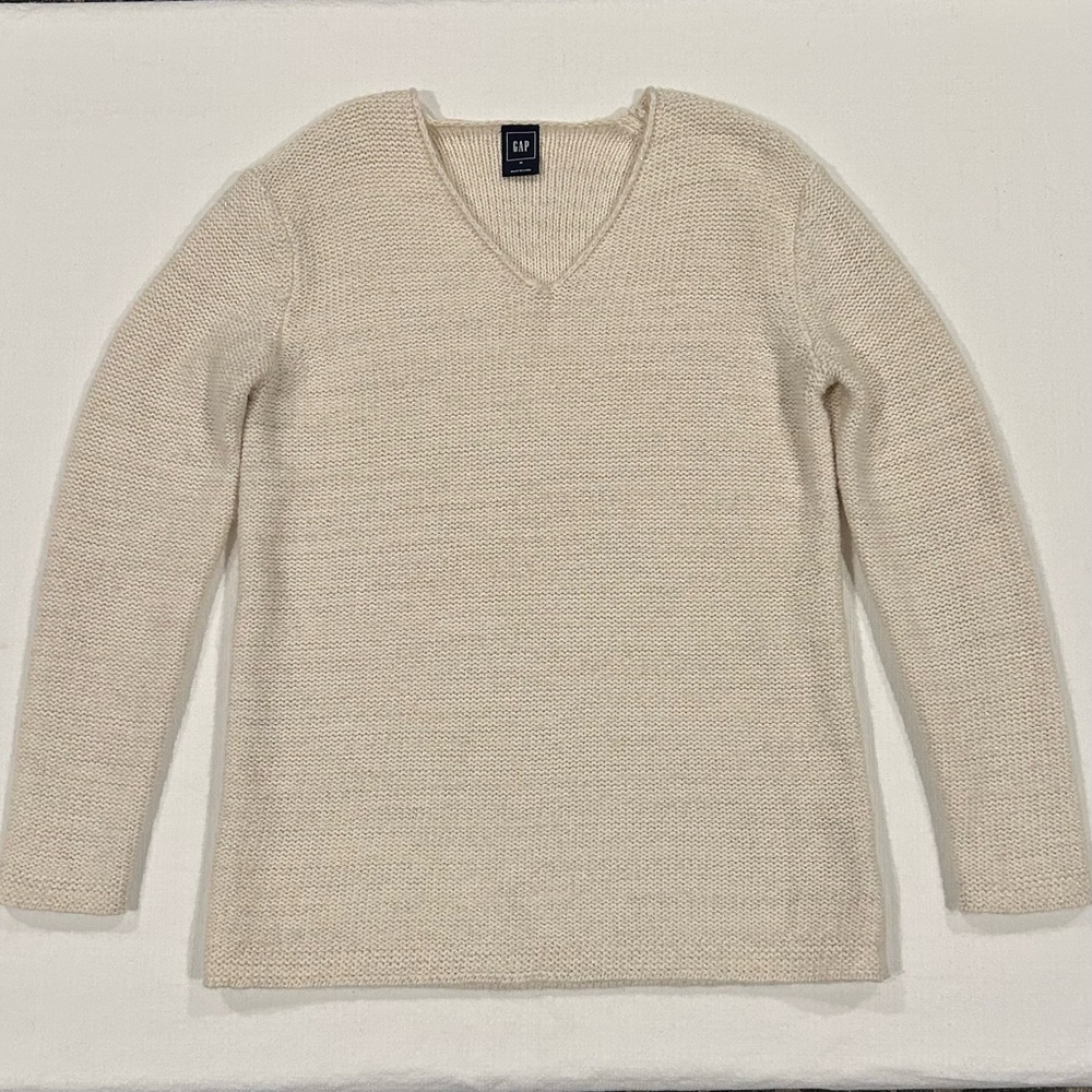 Gap Woman’s Cream With Silver Sparkle V-neck Sweater Size M
